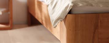 Last week's cmt show in stuttgart, germany put the spotlight on a highly versatile volkswagen camper van. Bett Giro Massivholzbett Mit Komforthohe Holzmanufaktur