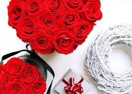 Our infinity roses are real premium ecuadorian roses handpicked and preserved at the ultimate condition. Infinity Collection Fleurs De Paris