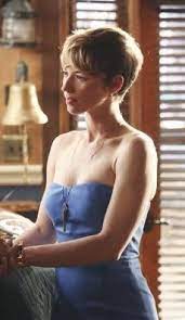 The back and sides of this short fancy 'do are smoothed down while the top is teased at the roots for lift and. Pin On Hair