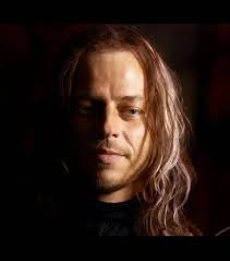 Does a faceless man need a name?