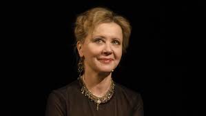 After graduation, she joined the company of the vígszínház theatre in budapest. Eszenyi Eniko 27 Evesen Igazi Parductesttel Rendelkezett Ritka Fotok Kerultek Elo Hazai Sztar Femina
