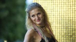 Ahogy azt bizonyára sokan tudjátok, mi, válogatott játékosok fontosnak tartjuk, hogy egyénileg is ahol tudunk segítsünk a nehéz.szalai ádám. Foldes Eszter Nekem A Szinhaz Olyan Mint A Levego 24 Hu