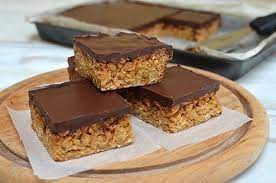 Chocolate Flapjacks Doe S Kitchen Recipe Chocolate Flapjacks Caramel Recipes Flapjack Recipe
