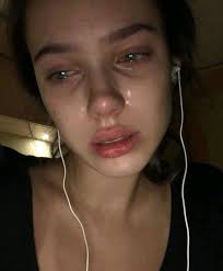 Resultado de imagen para mujeres tristes llorando
