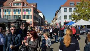 Am verkaufsoffenen sonntag haben kaufhäuser und fachgeschäfte geöffnet. Paukenschlag Doch Kein Verkaufsoffener Sonntag In Erlangen Erlangen Nordbayern