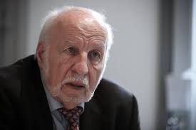 En direct Disparition. Louis Besson, ancien ministre et figure politique marquante en Savoie, est mort à l'âge de 88 ans