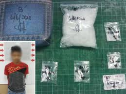 Pengeluaran, pemilikan, atau penjualan heroin di amerika syarikat adalah haram, tetapi di bawah nama diamorfina, heroin ialah dadah preskripsi yang sah di. Lelaki Ditahan Miliki Pelbagai Jenis Dadah