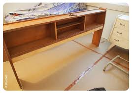 Créez un rangement personnalisé en hauteur et en largeur autour de votre lit. Le Lit Tres Cosy Bouinite