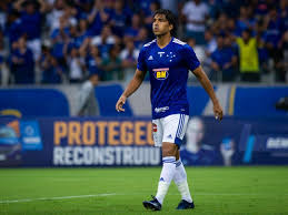 El goleador marcelo martins moreno, máxima figura del fútbol boliviano, reiteró este jueves su decisión de renunciar a la selección de bolivia, luego que el actual técnico, julio césar baldivieso, dijera que el 'flecheiro' no tiene ganas de jugar por su país. Marcelo Moreno En Abc Color