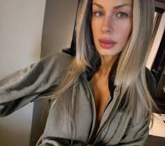 La you are cold 🥶 but not as cold as Minneapolis !! Will try to warm yall  up with some rock n roll