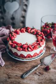 Cheesecake De Limao Chocolate Branco E Morango Lemon White Chocolate Strawberry No Bake Cheesecake Coco E Baunilha Receita Chocolate Branco Ideias Chocolate