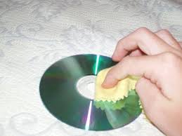 Cara menghilangkan stiker cd kepingan / cara menghilangkan bekas stiker pada bodi motor. Cara Membersihkan Kepingan Cd Dvd