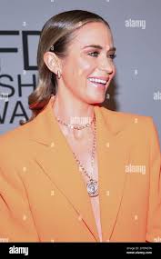 Emily Blunt indossando John Rogers camminando sul tappeto rosso ai 2021  CFDA Fashion Awards tenuti al Pool + The Grill di New York, NY il 10  novembre 2021. (Foto di Anthony Behar/Sipa USA Foto stock