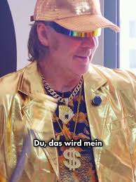 Axel Stern's New Bühnenoutfit