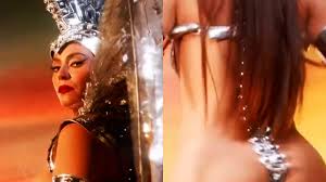 Escandalosa, Paolla Oliveira fica praticamente nua com fantasia metálica:  Deve ser desconfortável