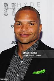 303 Brendon Ayanbadejo Photos & High Res Pictures