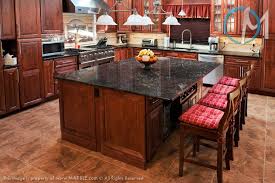 This Kitchen Features Tan Brown Granite On Both The Large Island And The Main Counters A Perfect Mat Tan Brown Granite Brown Granite Countertops Brown Granite