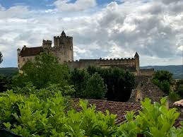 L'illustre château de beynac a été le théâtre de nombreuses rivalités entre les français et les anglais au moyen âge. Chateau De Beynac And What To See In Dordogne