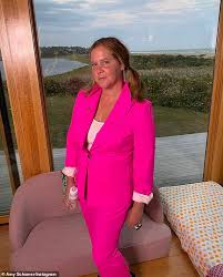 По подписке плюс мульти с амедиатекой. Amy Schumer Mandy Moore And More Don The Same Pink 400 Argent Pantsuit To Promote Early Voting Aktuelle Boulevard Nachrichten Und Fotogalerien Zu Stars Sternchen