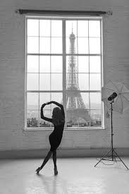 Euro Tour Women And The Eiffel Tower Dance Photography Photo Eiffel Tower