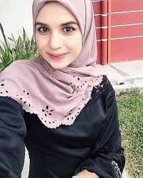 Beliau merupakan finalis hero remaja 2011/2012 dan telah membintangi beberapa siri televisyen termasuk romi cinta julia (2014), hati perempuan (2015), kau aku kita (2015), seindah takdir cinta (2016), arluna (2017), jangan benci cintaku (2018), 30. Cempedak Cheese Bakal Isteri Pelakon Saharul Ridzwan Facebook