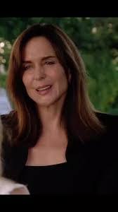 Laura Lindley's Instagram, Twitter & Facebook