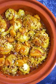 Tajine De Poulet Aux Abricots Et Pignons De Pin Recette En 2020 Tajine Poulet Tajine Poulet Aux Abricots