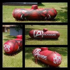 Pin By Amanda Prier On Hog Den Arkansas Razorbacks Razorbacks Propane Tank Art