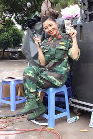 Sau nhiều ồn ào trong tình cảm, cũng như là tai bay vạ gió dính nghi vấn lộ clip nóng, mới đây, mc hoàng linh (chúng tôi là chiến sỹ) đã có một màn lột xác hết sức táo bạo. Váº» Ä'áº¹p Nong Bá»ng Cá»§a Mc Chung Toi La Chiáº¿n SÄ©
