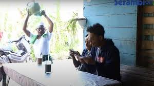 Higgs domino island adalah sebuah permainan domino yang berciri khas lokal terbaik di indonesia. Higgs Domino For Blackberry Solusi Tidak Bisa Kirim Chip Higgs Domino Island Game Kartu Ini Adalah Game Online Yang Unik Dan Menyenangkan Ada Domino Gaple Domino Qiuqiu 99 Dan Sejumlah