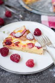 Pudding macht kuchen halt immer schön saftig, das stimmt. Puddingkuchen Mit Rhabarber Und Himbeeren Trytrytry