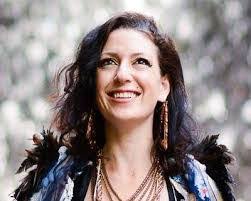 Nicole Farren's Instagram, Twitter & Facebook