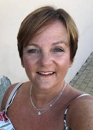 Introducing, Co-Founder, Jayne Proctor: “Hello everyone, Following my own  breast cancer diagnosis in 2009, I wanted help others who found themselves  in my position. I turned to the internet for support and