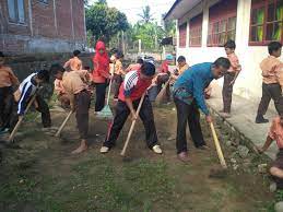 Kegiatan gotong royong atau kerja bakti belajar 28 04 2011 gambar aktiviti gotong royong keceriaan pusat sumber sekolah kertas. Gotong Royong Disekolah Steemit