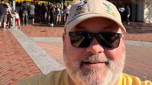 Kris Keyes's Instagram, Twitter & Facebook