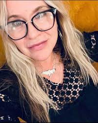 Amy Axtell's Instagram, Twitter & Facebook