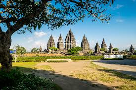 Kali ini saya berkunjung ke candi ratu boko atau situs ratu boko atau juga dikenal dengan istana ratu boko. Candi Prambanan Candi Dengan Kisah Cinta Yang Abadi