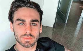 The singer farinelli and friends. Amici Maria Vuole Alberto Urso Il Cantante Pronto A Rientrare Nella Scuola