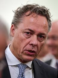 +32 (0) 27 00 60 72 ro: Neues Ungemach Fur Den Ubs Konzernchef Ralph Hamers