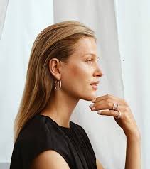 🍂KÆMPE NYHED I GULDFUGLEN🍂 Guldfuglen forhandler nu Georg Jensen smykker!  Her ser du den skønne Offspring serie: Øreringe 2.100,- Ring sølv 1.100,-  Ring med 0.14 ct brillanter som stjernedrys 3.750,- Ring med