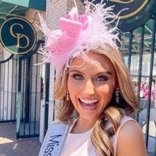 Hillary Tate's Instagram, Twitter & Facebook