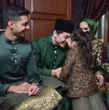 Jovian mandagie perkenal koleksi baru baju raya. Ni Raya Ke Krismas Che Ta Dikecam Gara Gara Baju Raya Aaisyah Terlalu Seksi