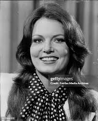 Kerry Wells's Instagram, Twitter & Facebook