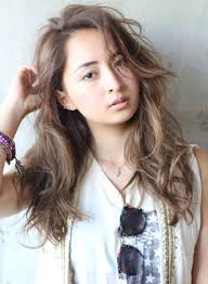 美容室 ヘアスタイル検索サイト ビューティーナビ スモーキーアッシュのドライウェーブ kakimoto arms 自由が丘クレオ店 ロング 丸顔 ヘアスタイル カラフルヘア