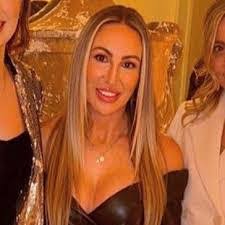 Cindy Busse's Instagram, Twitter & Facebook