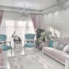 Dengan memanfaatkan dekorasi jadul dan antik berwarna cerah sebagai pelengkap interior desain. Desain Ruang Tamu Minimalis Shabby Chic Lagi Ngetrend Shabby Chic Room Shabby Chic Decor Bedroom Chic Living Room Decor