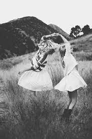 37 Impossibly Fun Best Friend Photography Ideas Friends Photography Best Friend Photography Friend Photoshoot