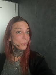 나 여기 있어, 얘야. 간절히 원해.