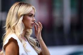 Quando te ne sei andata, avevamo un bel gruppo. Conduttrice Milano Zone