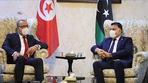 ملفات تعاون واسعة في المجال الاقتصادي فتحتها زيارة رئيس الحكومة التونسية، هشام المشيشي، إلى ليبيا مطلع الأسبوع الجاري، حيث حضر افتتاح المنتدى الاقتصادي بين ليبيا وتونس بمشاركة أكثر من 170 شركة من مختلف القطاعات إلى. Ù…Ø´ÙŠØ´ÙŠ ÙŠØµÙ„ Ø¥Ù„Ù‰ Ù„ÙŠØ¨ÙŠØ§ Ø¬Ø±ÙŠØ¯Ø© Ø§Ù„Ø´Ø±ÙˆÙ‚ Ø§Ù„ØªÙˆÙ†Ø³ÙŠØ©